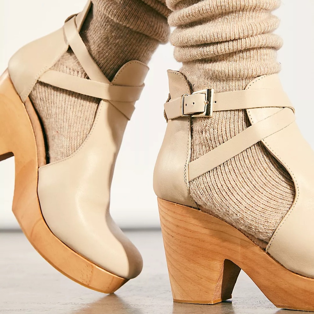 Free People Ivory Cedar Clogs!! - Picture 2 of 11